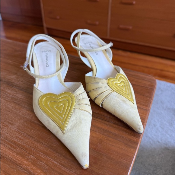 paco herrero Shoes - Paco Herero Vintage Heart-Appliqué Gold & Yellow Pointed Slingback Heels